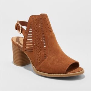 NWOT Universal Thread Women’s Brown Elden Slingback Pumps Sandals